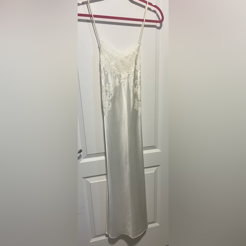 Natori Classics White Garment